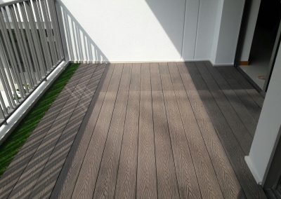 Vue 8 WPC SOLID Dark Walnut with Turf (2)